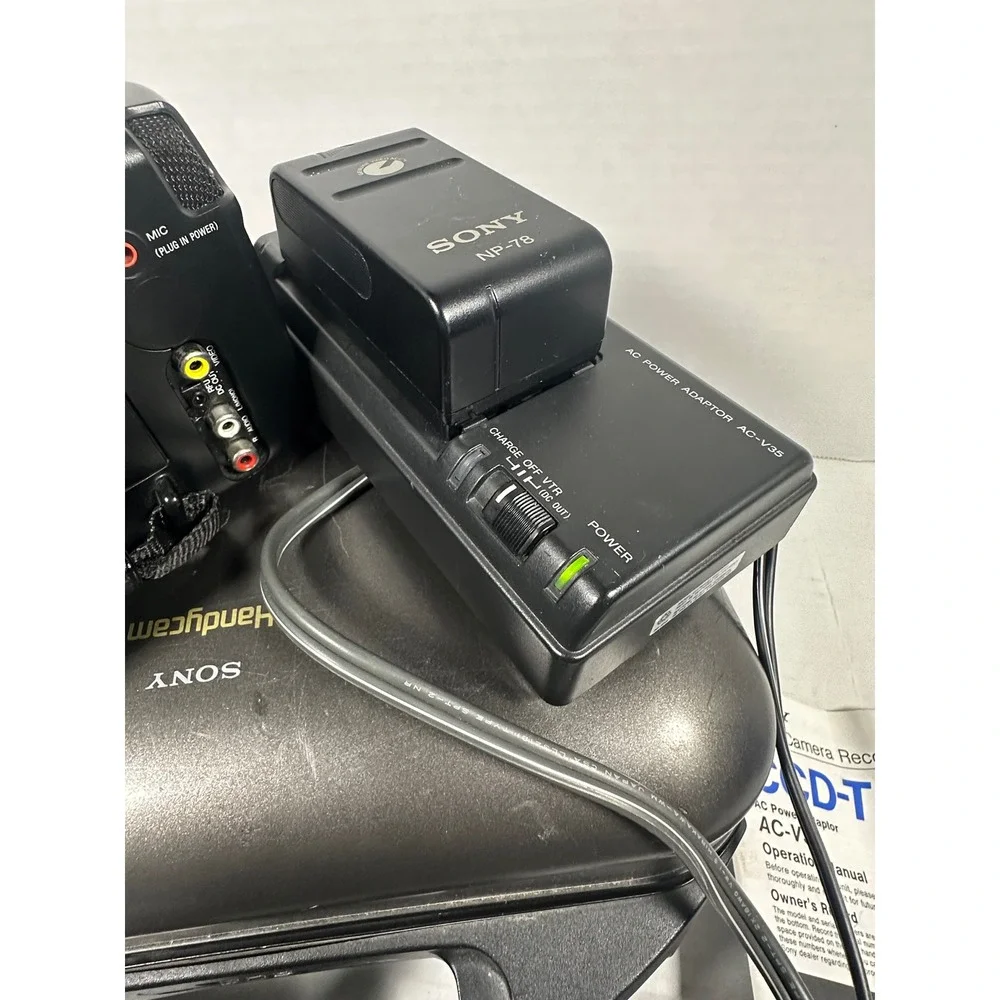 Sony Handycam Video 8 CCD-TR91 Camcorder Bundle SteadyShot 10x Zoom NTSC Case